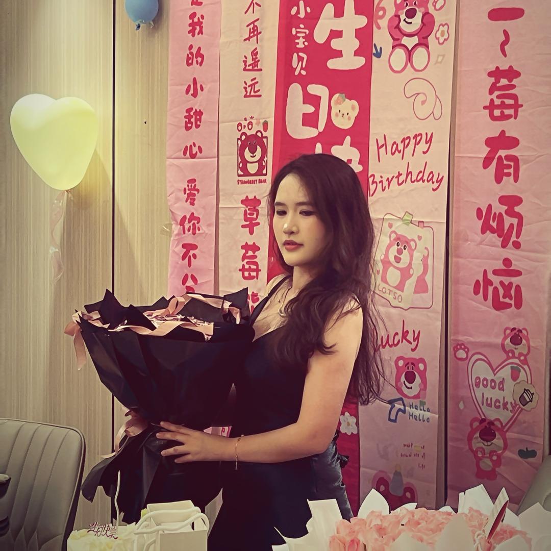 EKM衣客盟女装-小红