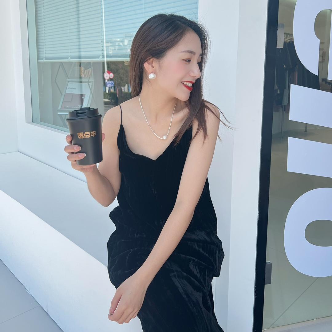资中县初见服装店