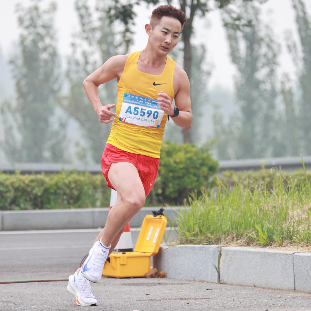 青岛马拉松运动员王平