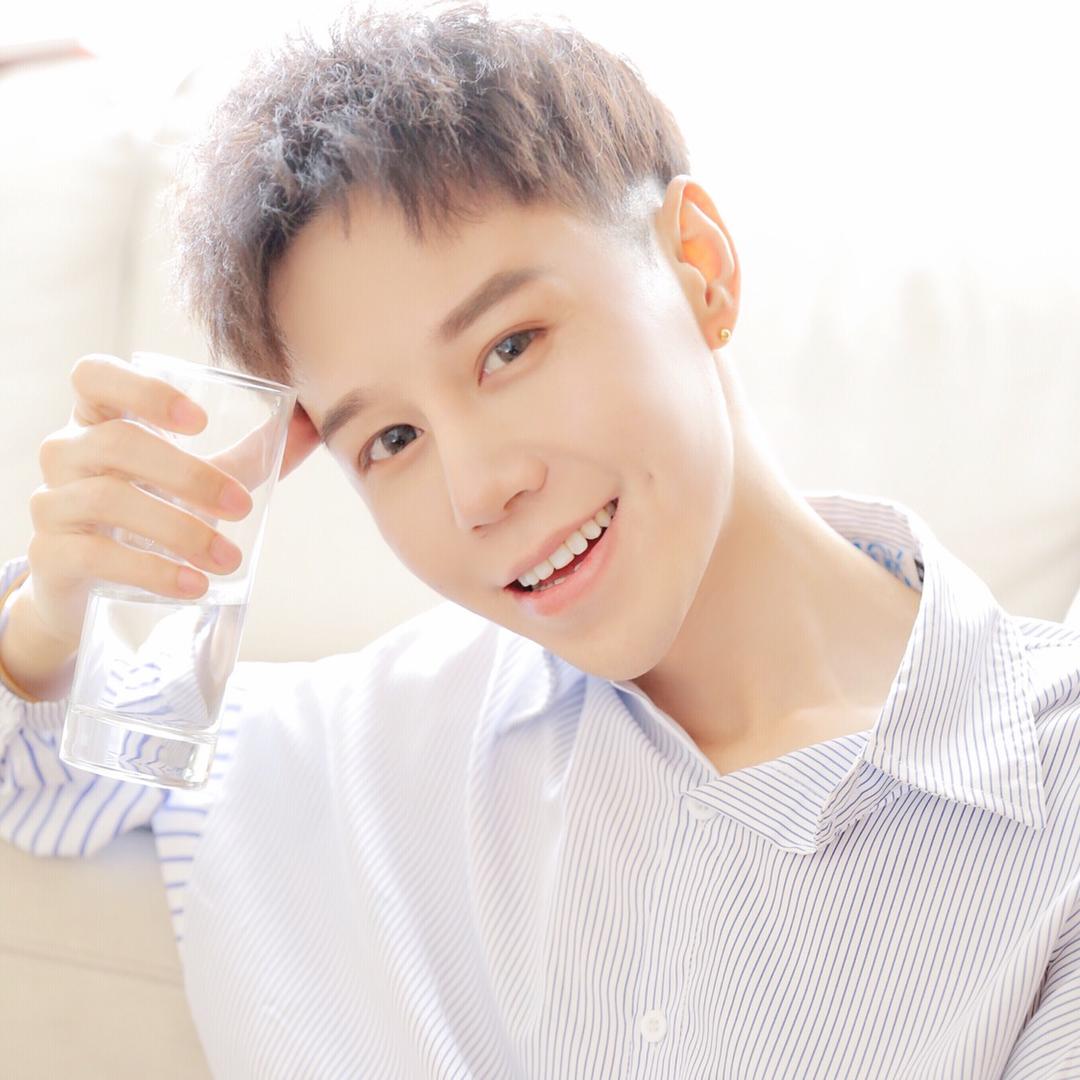宇小七是我