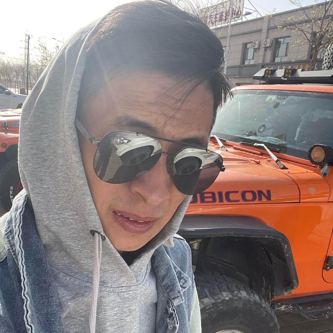 爱玩泥的小雷。
