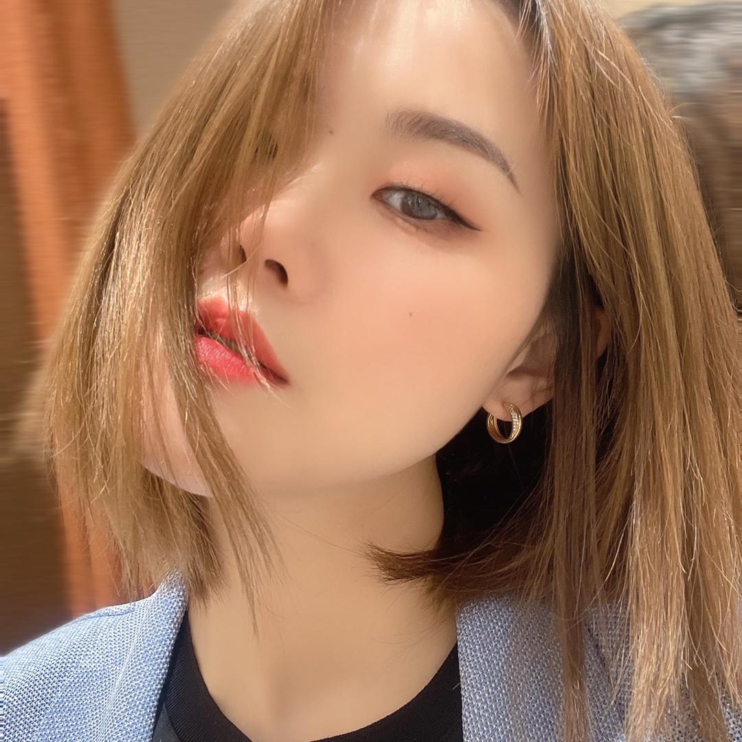 @  秀  秀  @