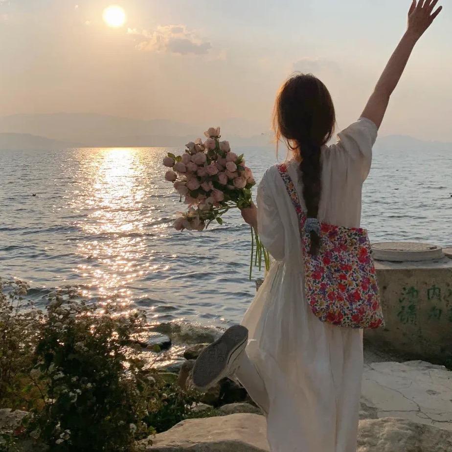 🌼 海棠听风  ྀི