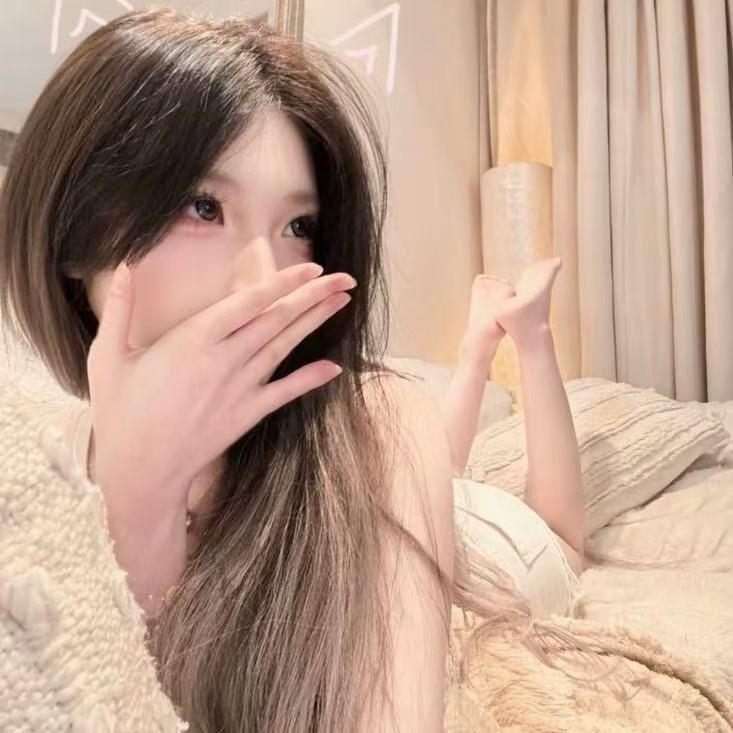 小小琪-.