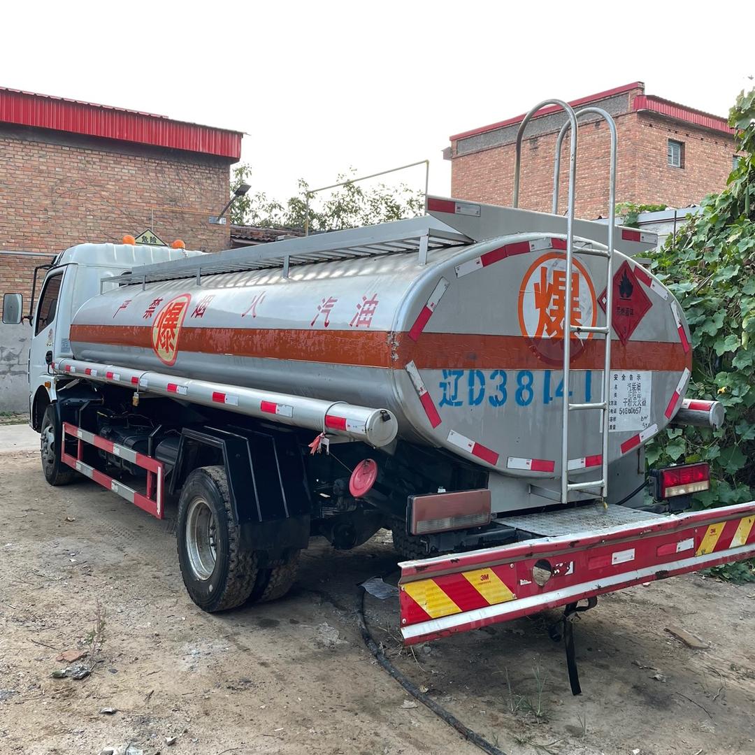 加油车 洒水车