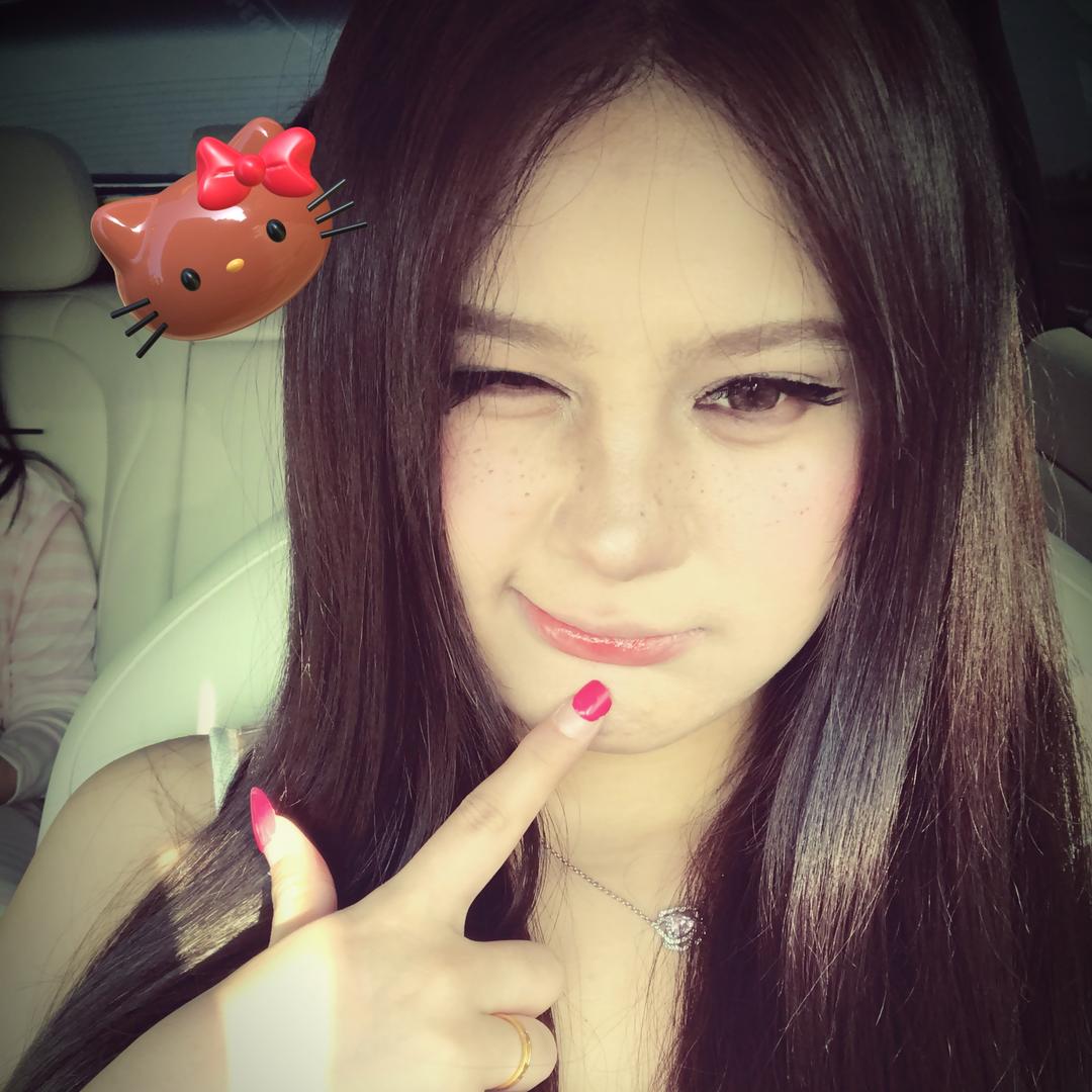 肉瑶发什么呆呢