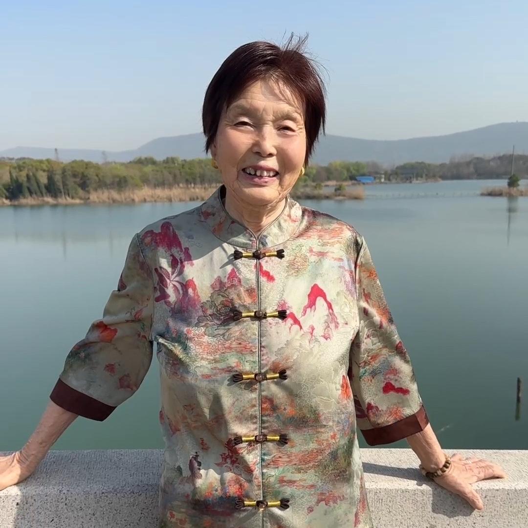 优美奶奶装