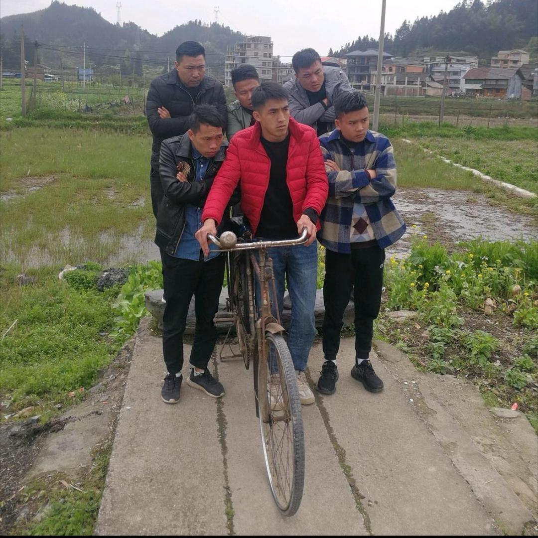 几个憨憨-单车哥