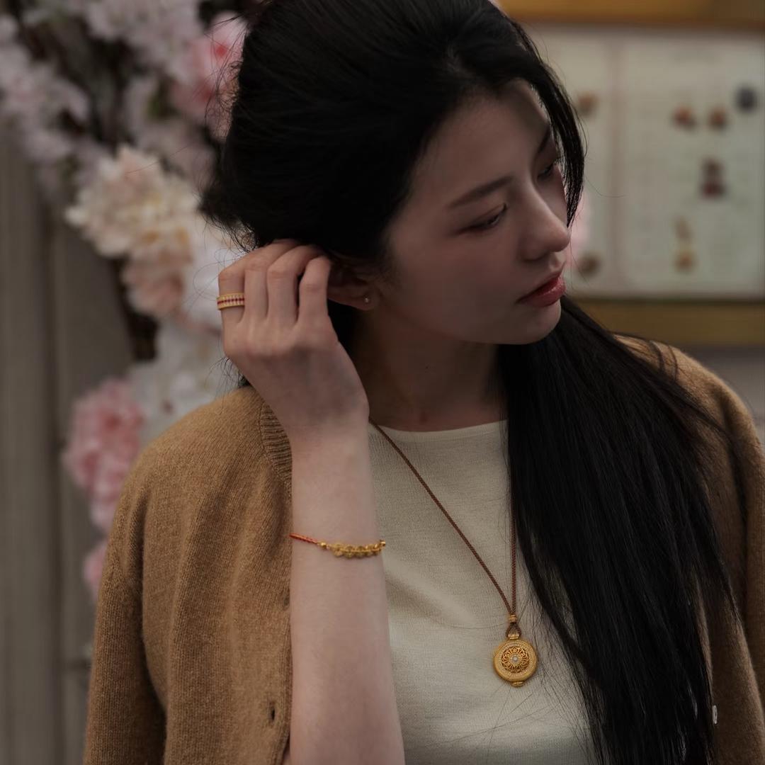 @猪猪鲸鱼　　　　　༽　    ╲