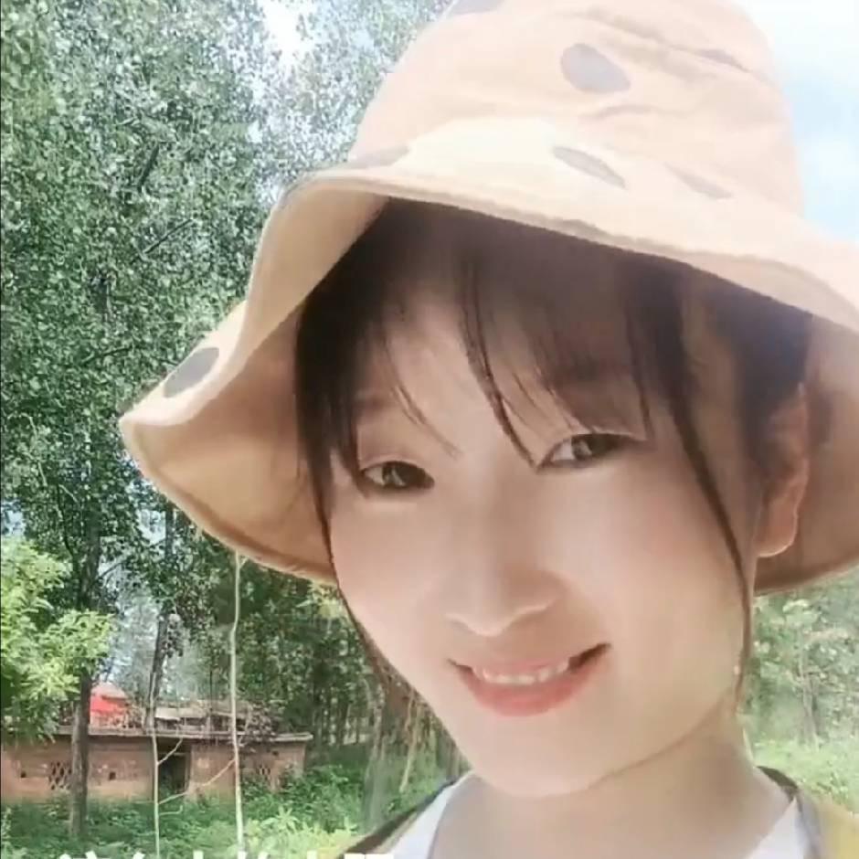 曼曼周
