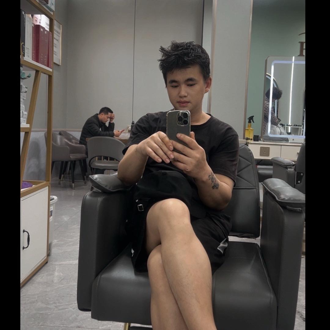 李某某