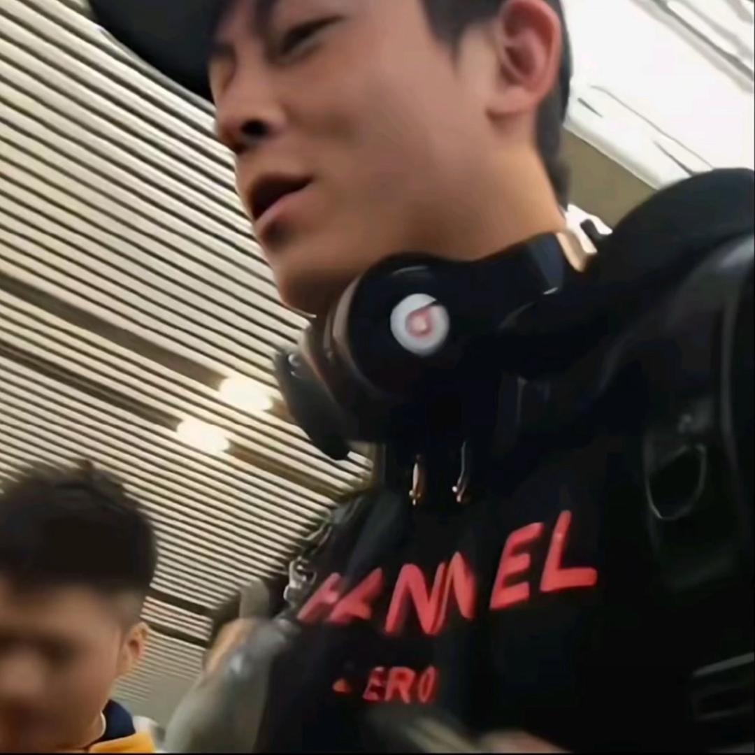 億