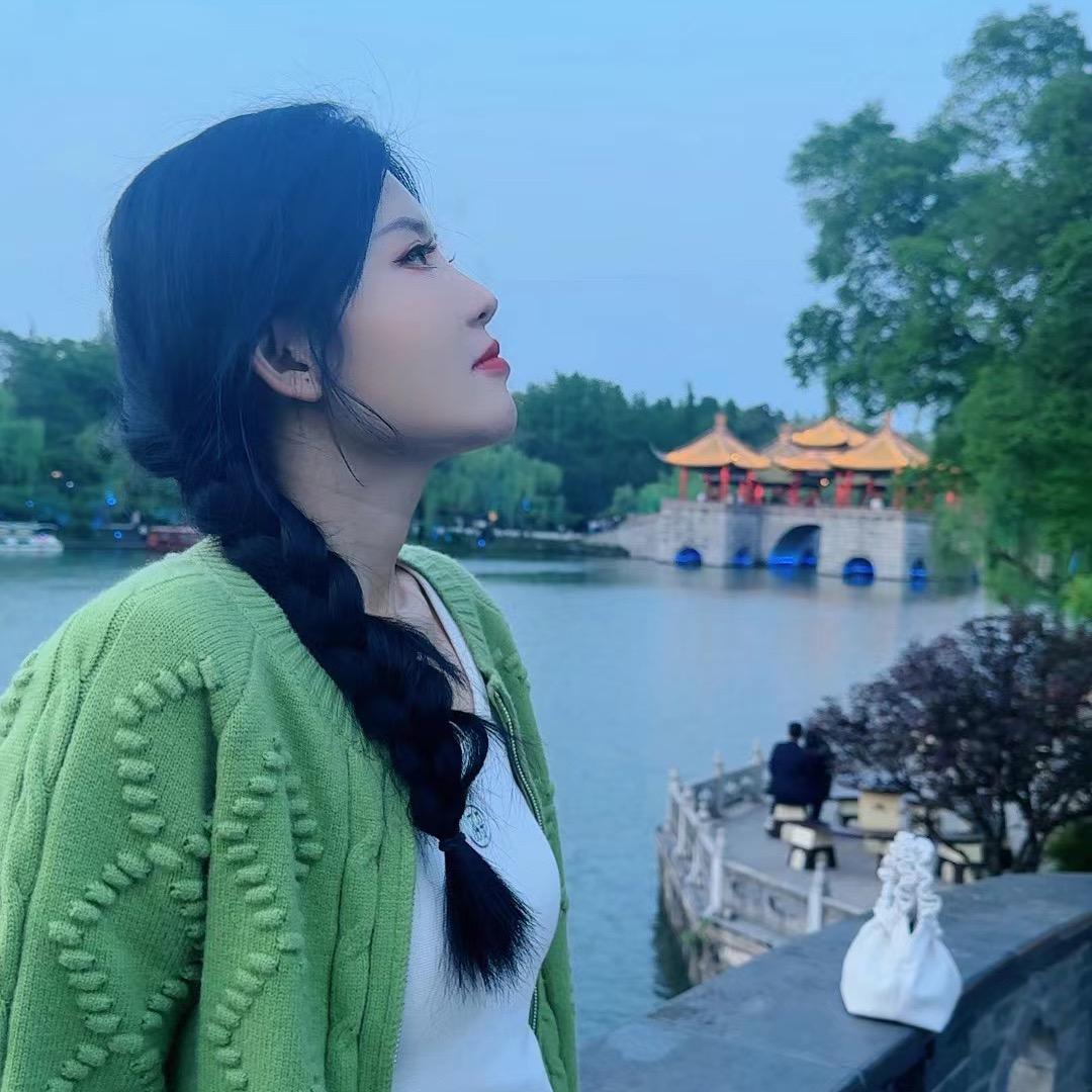 被灰太狼擦过屁股的大白兔