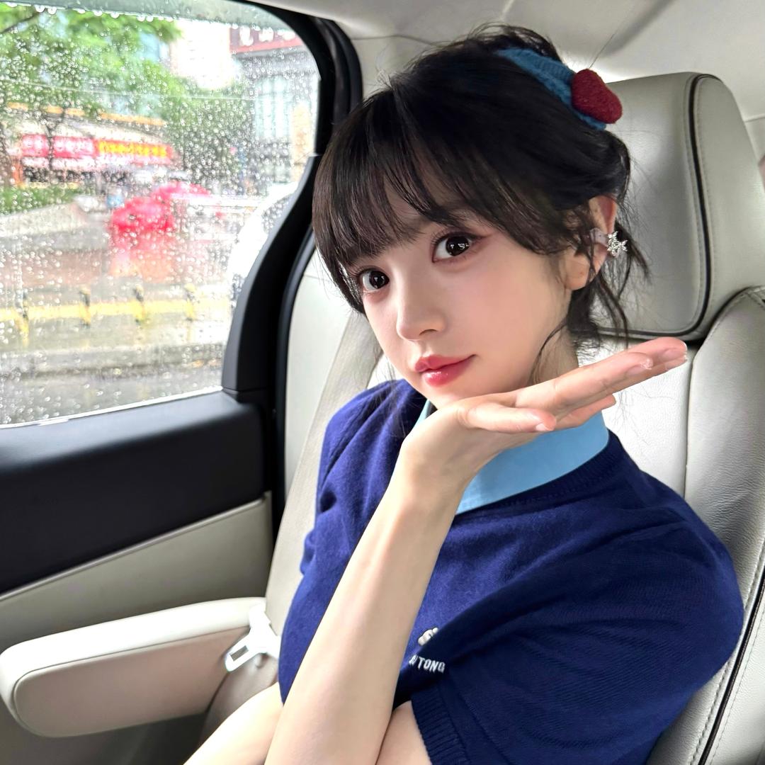 田曦薇.