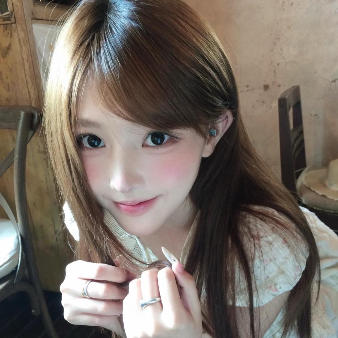 美艳小妈凌晨偷吃前夫贡品
