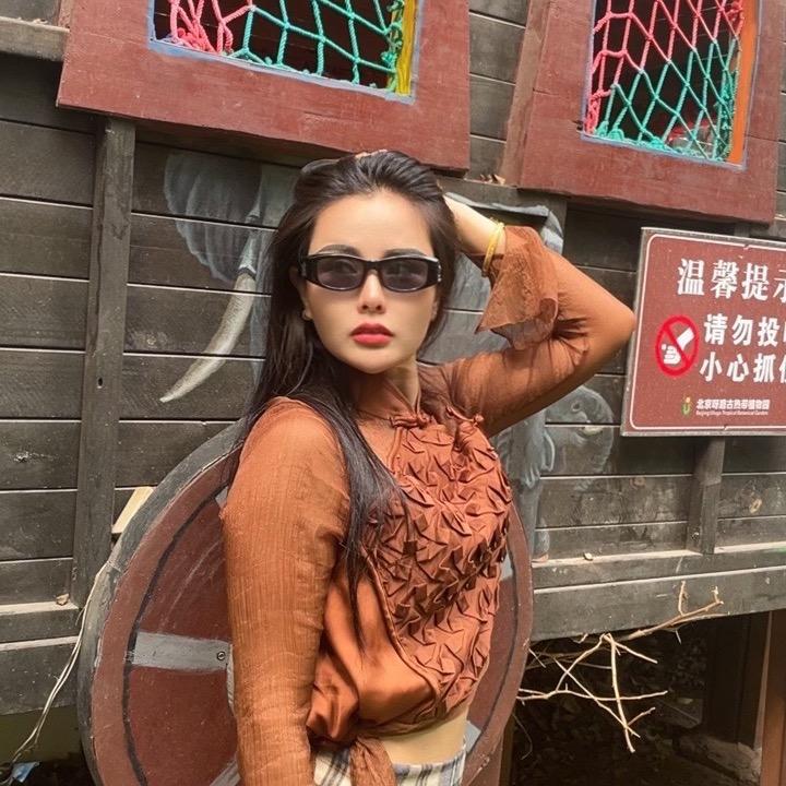 美彤