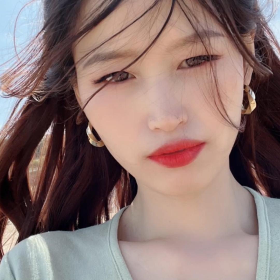 简.