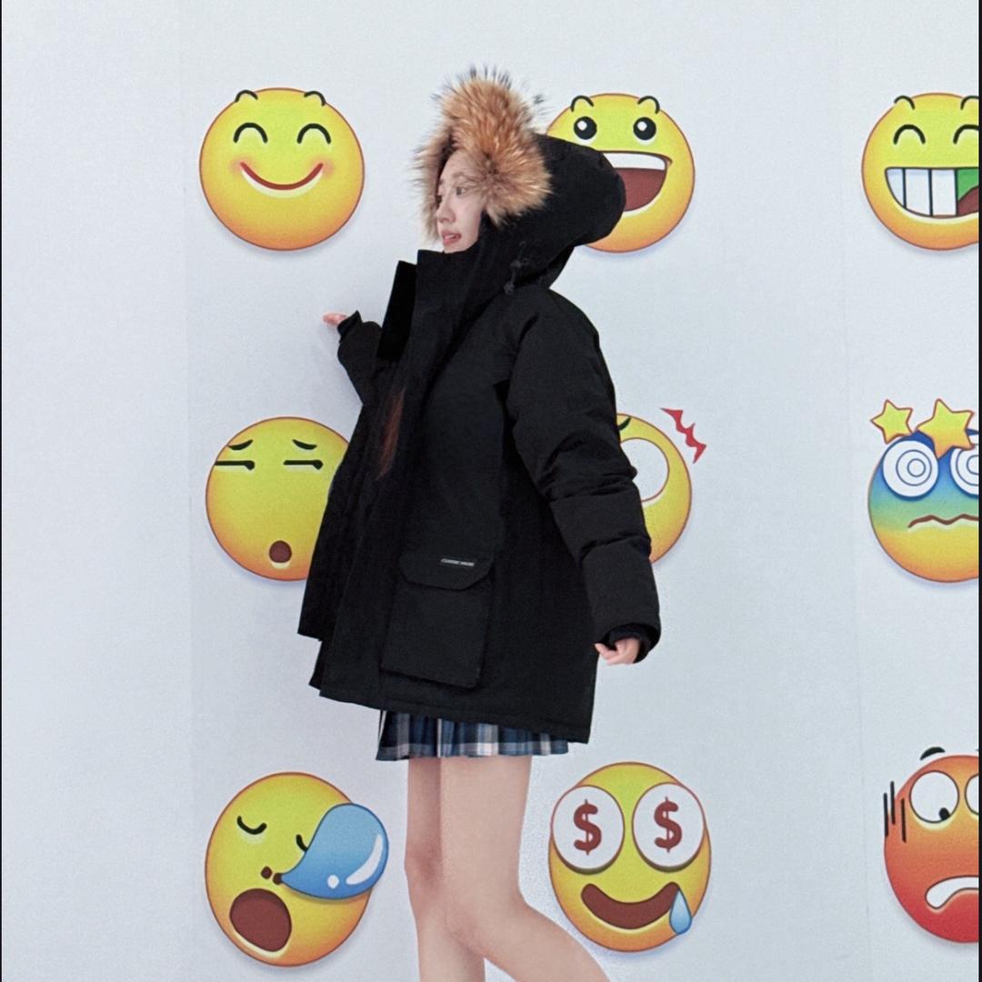 轻奢羽绒服