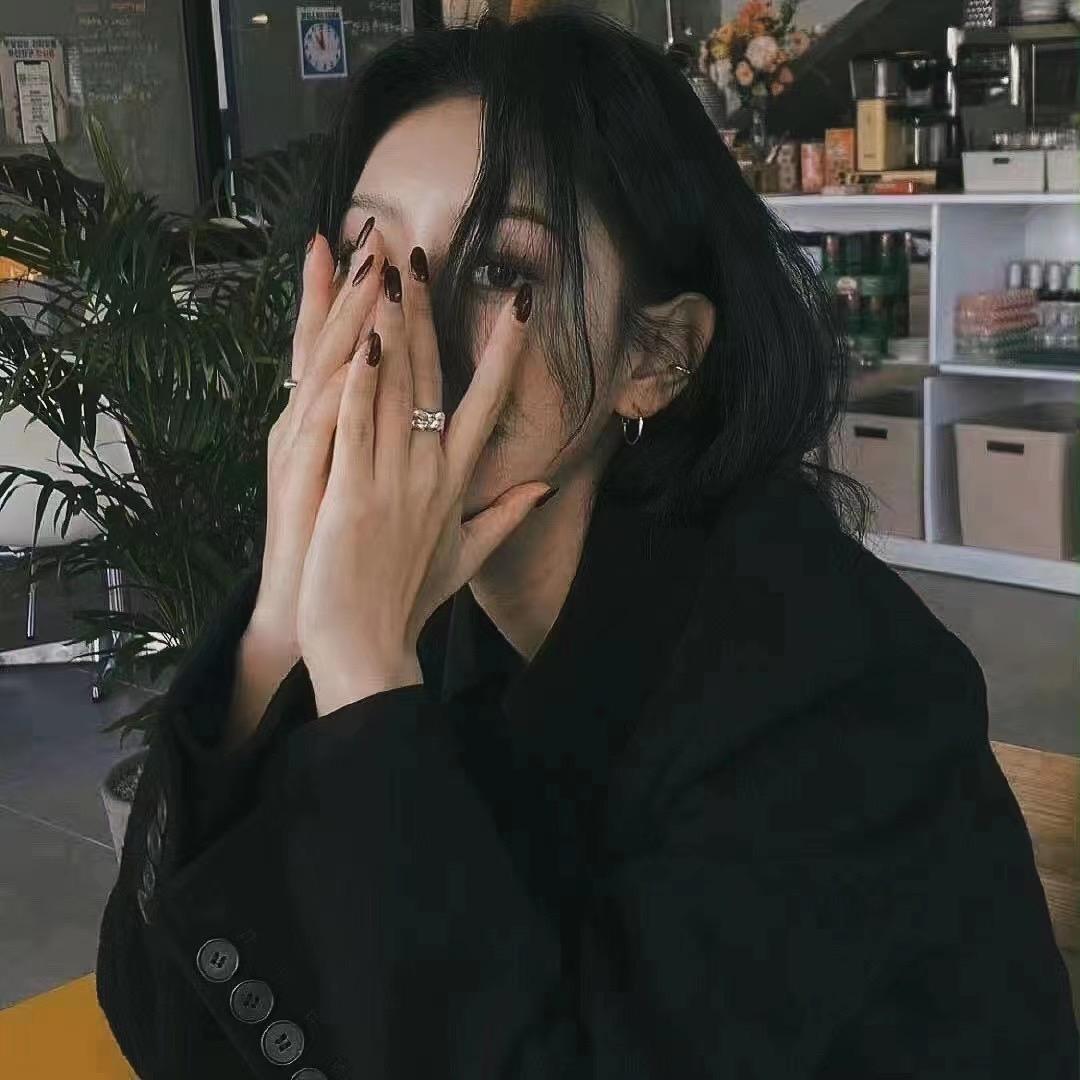 奶味鹿鹿子（穿搭👗看背景图）