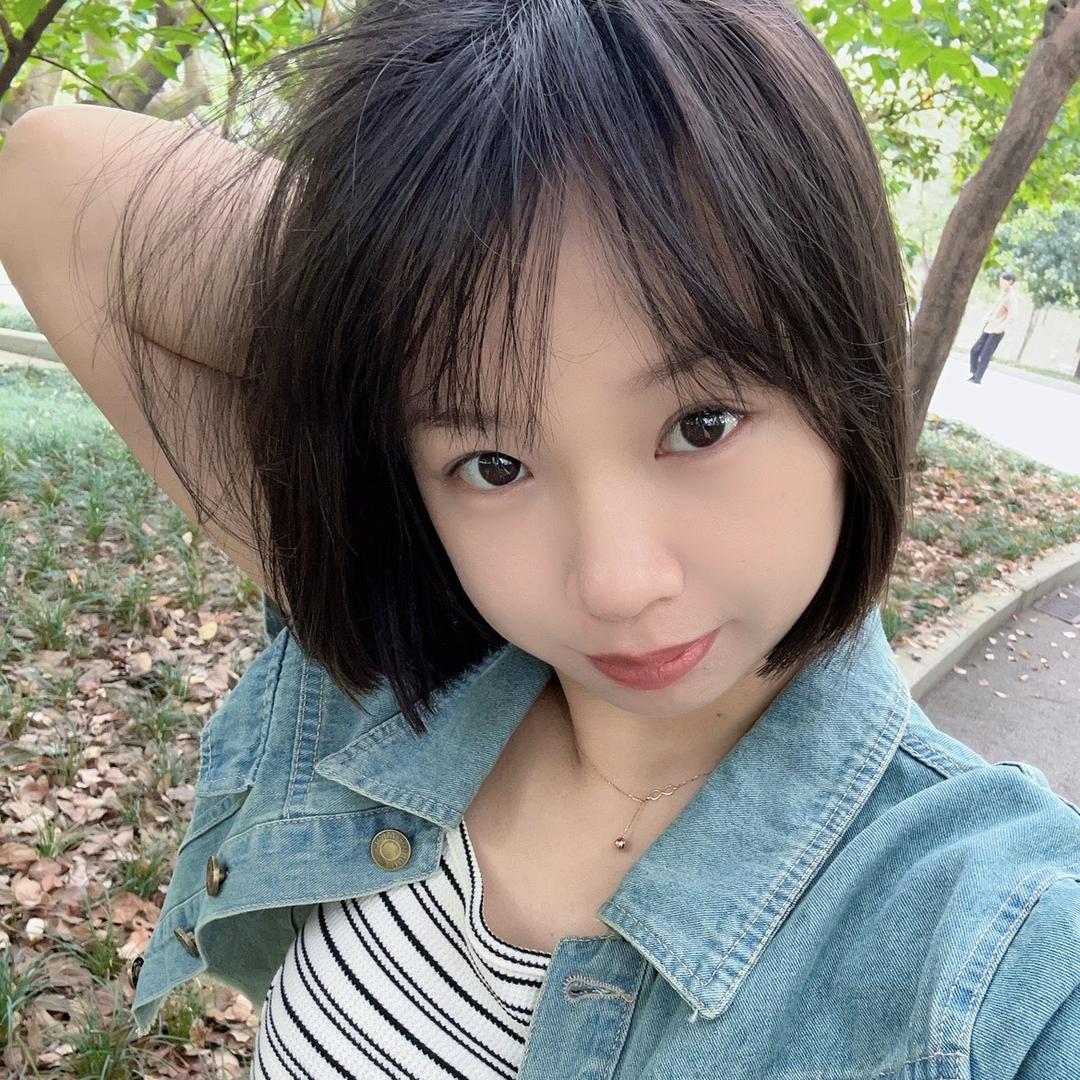 恒大C区老三羊肉串老板娘