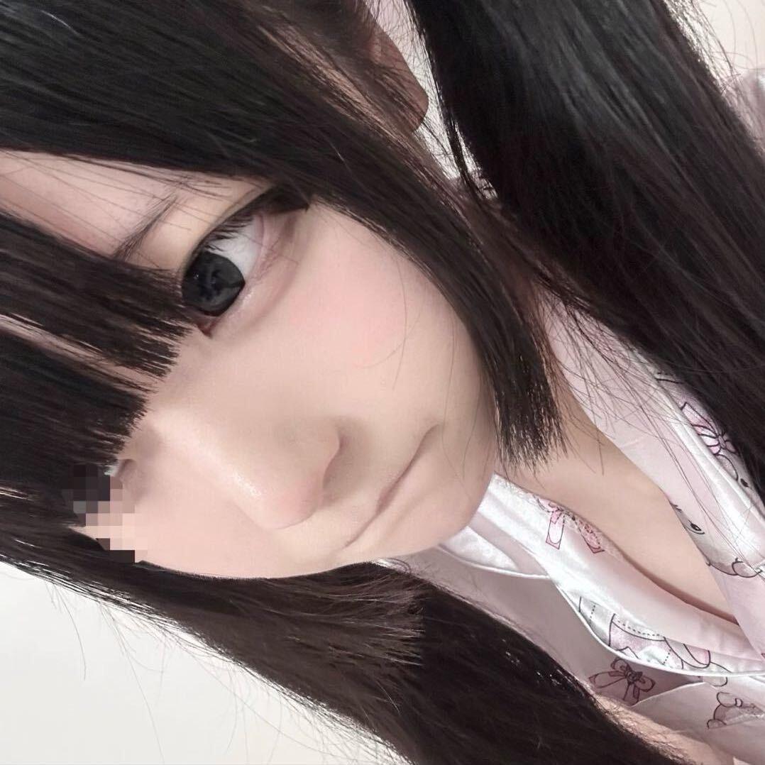 斜瀏海也遮不住我右眼的淚