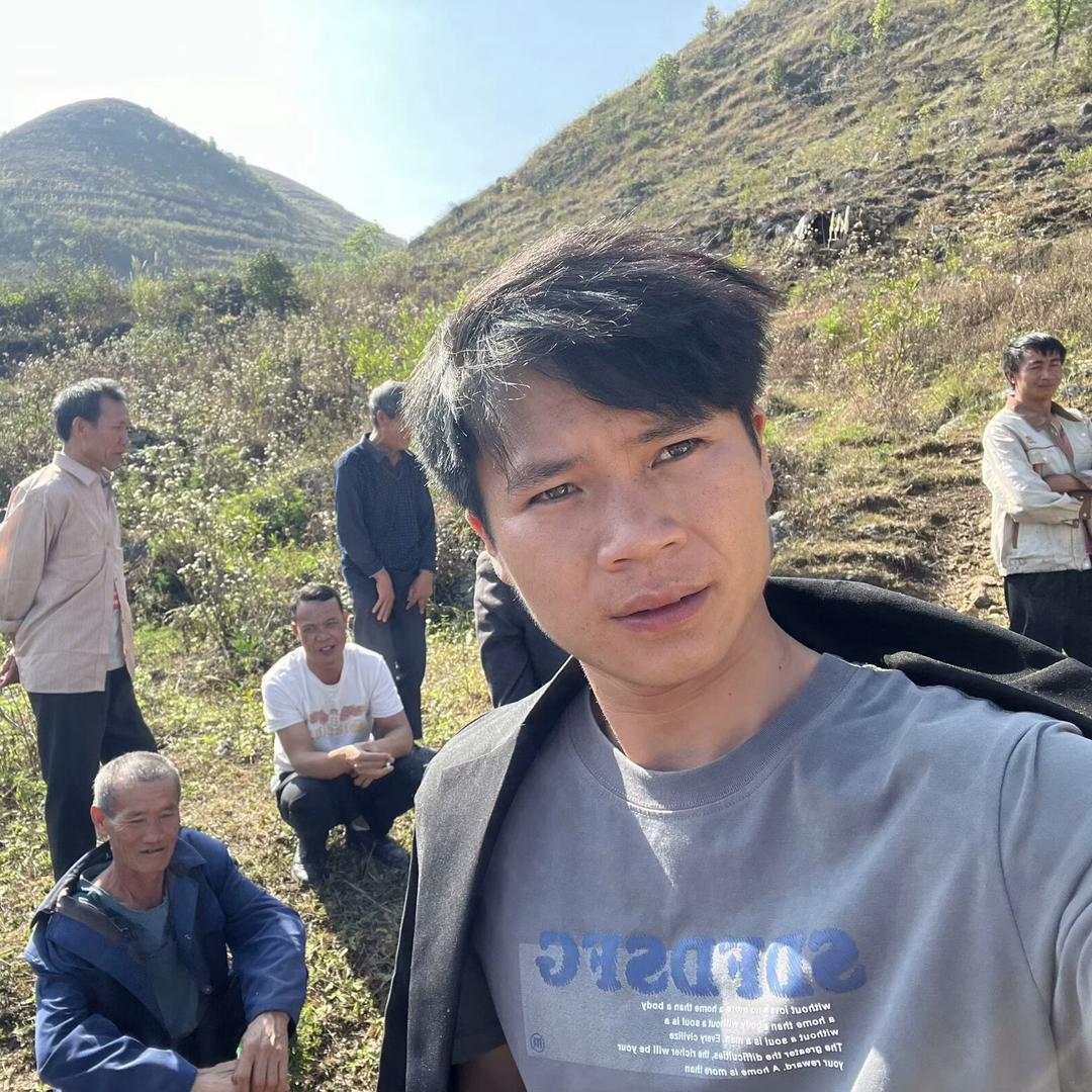 罗斯斯爱唱歌收徒