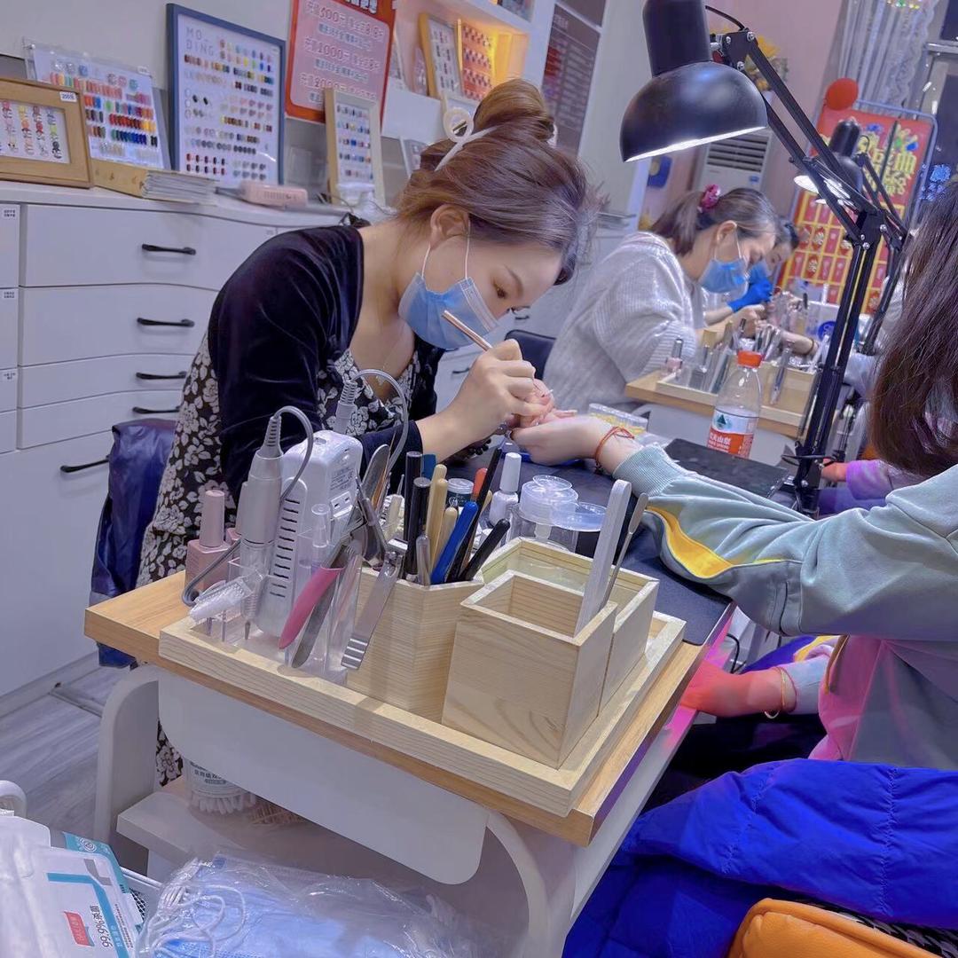 兴隆台区屿你美甲店