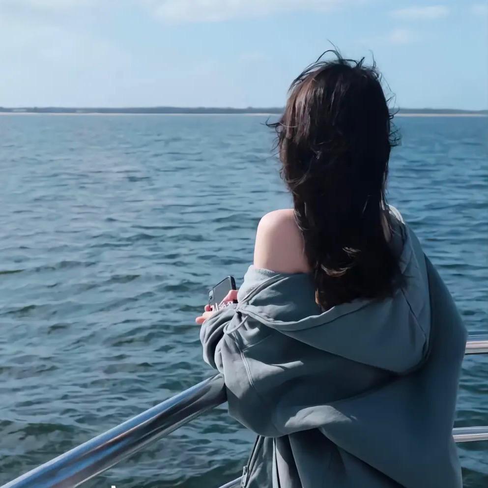 晚秋红叶的孤芳