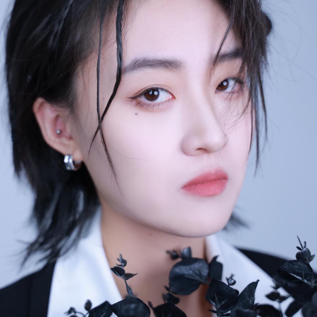 爱臭美的鱼摆摆