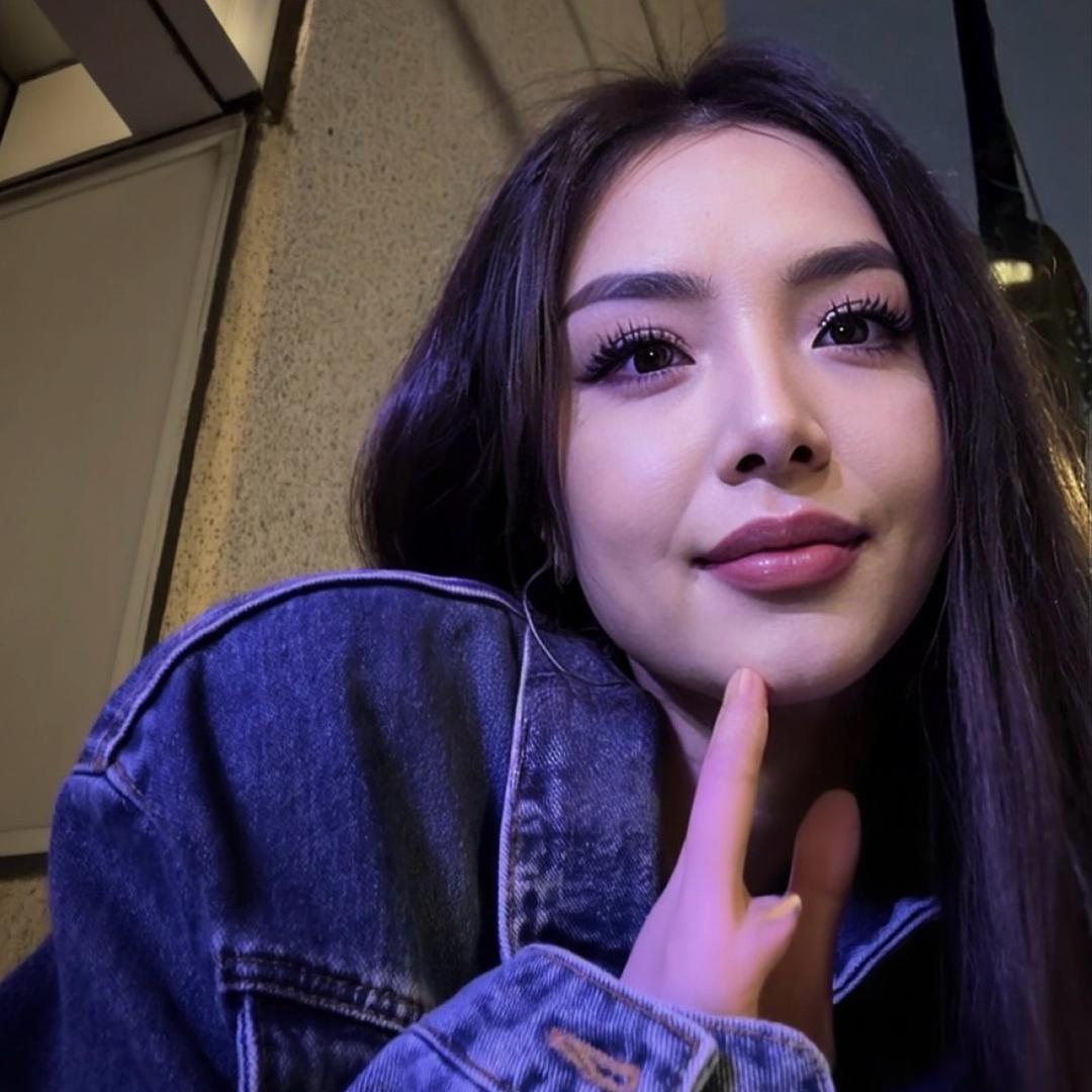 Ye lA*👄