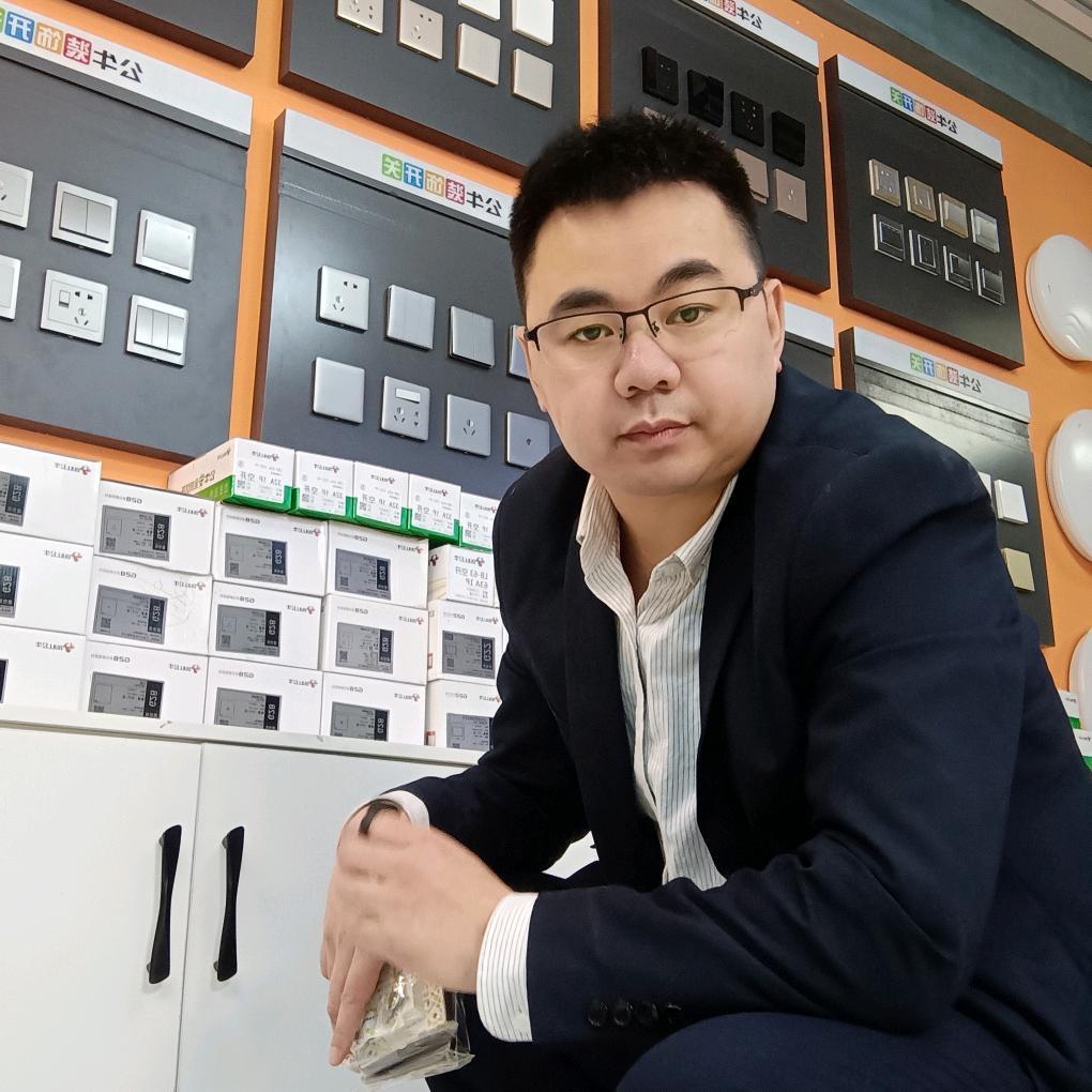 桐梓老罗灯饰（民主路灯火阑珊）