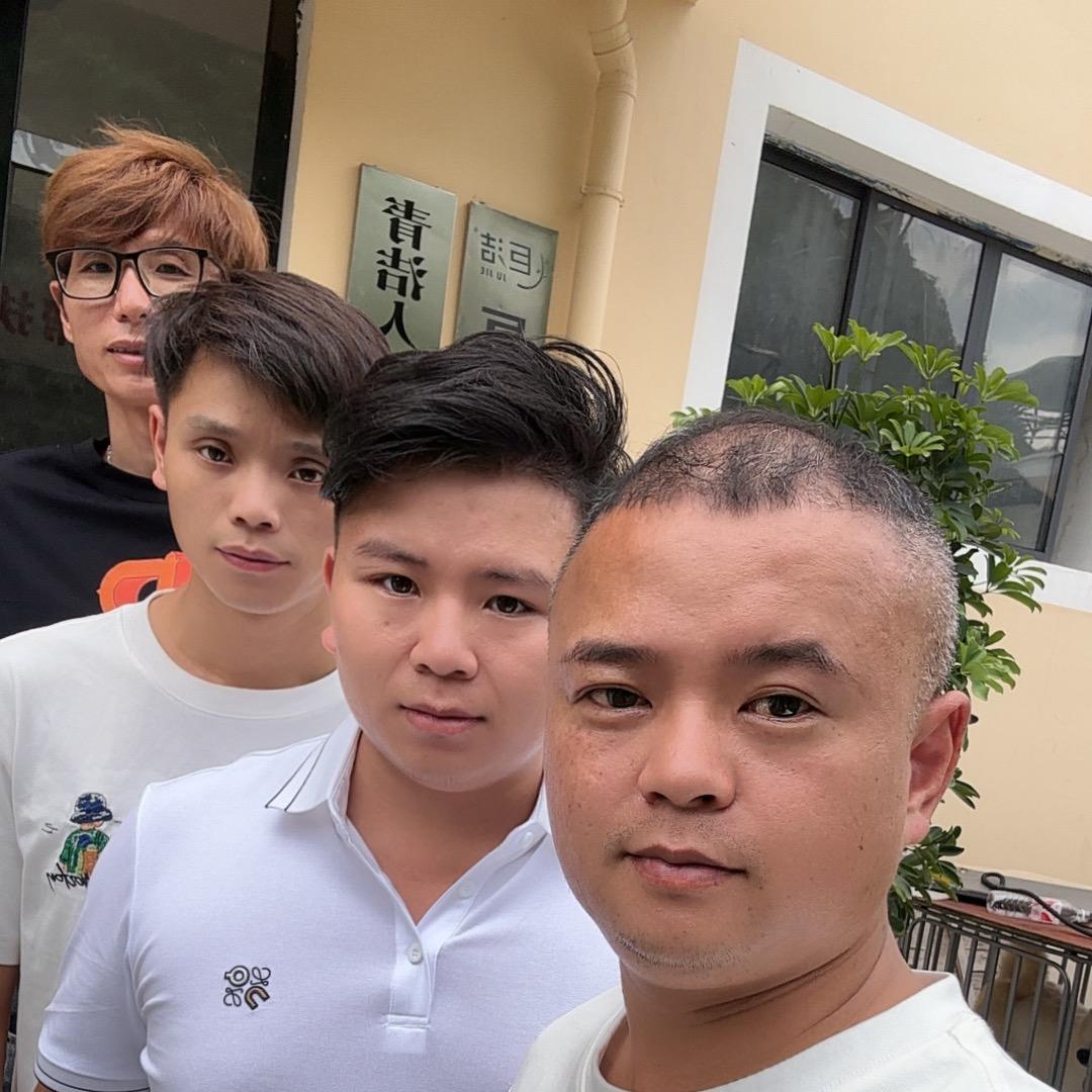 阿春（扎西光头）