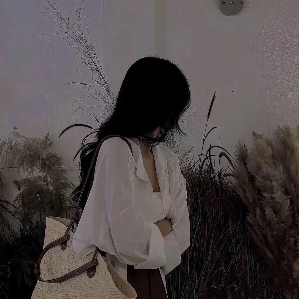 M、