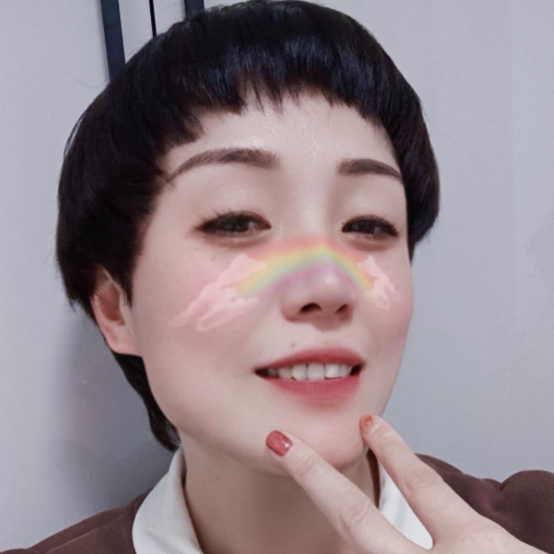 嫣然回眸♥(｡￫v￩｡)♥