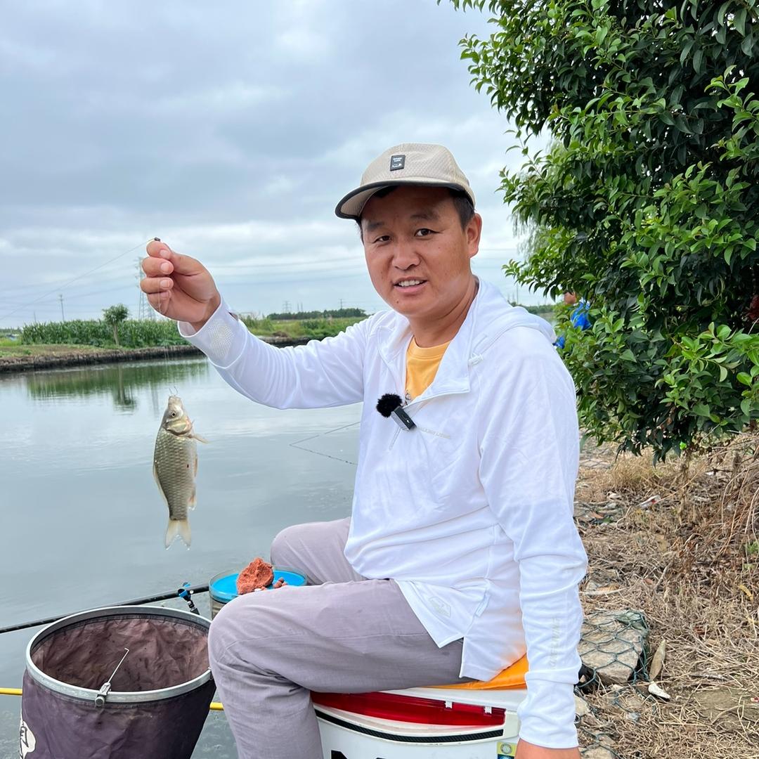 阿炳爱钓鱼