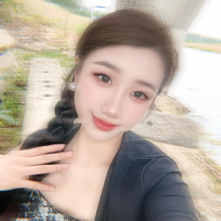 亚亚（三草两木大武店）