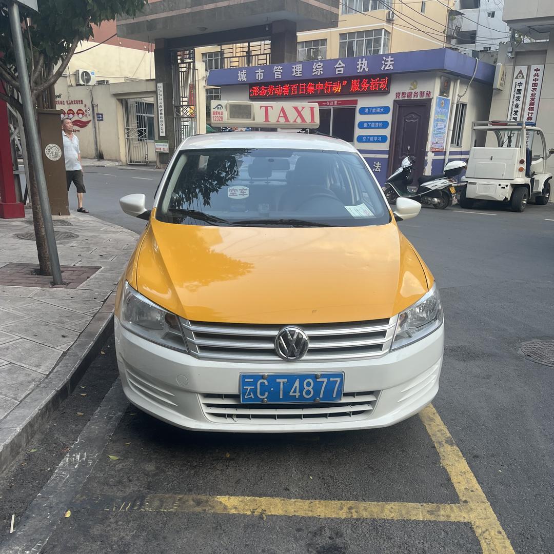 彝良夜班出租车，云CT4877