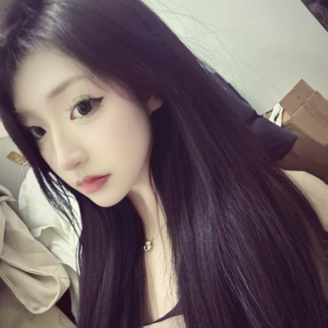 性感前凸后翘美艳大蟑螂