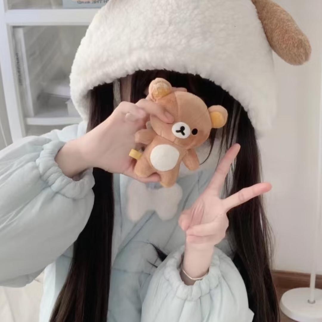 小倚^