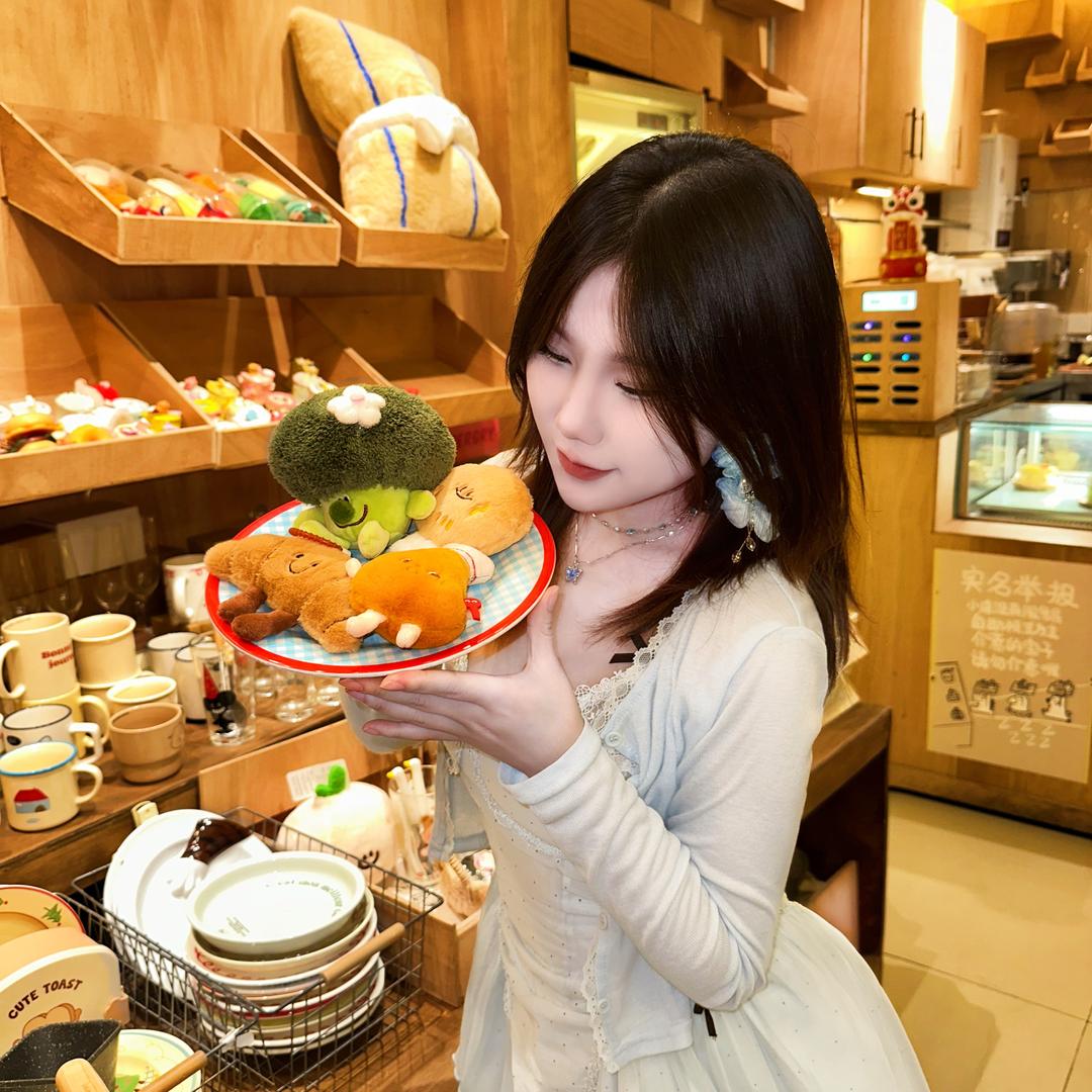 小熊困困.