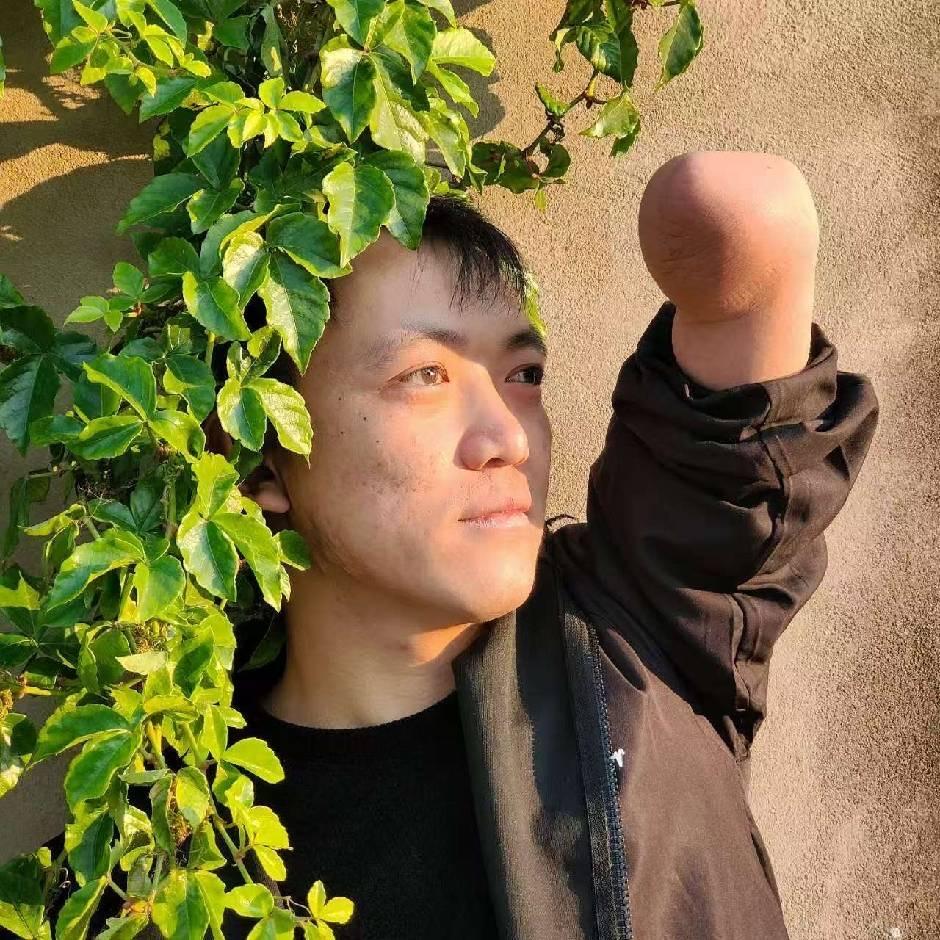 无臂阿刚
