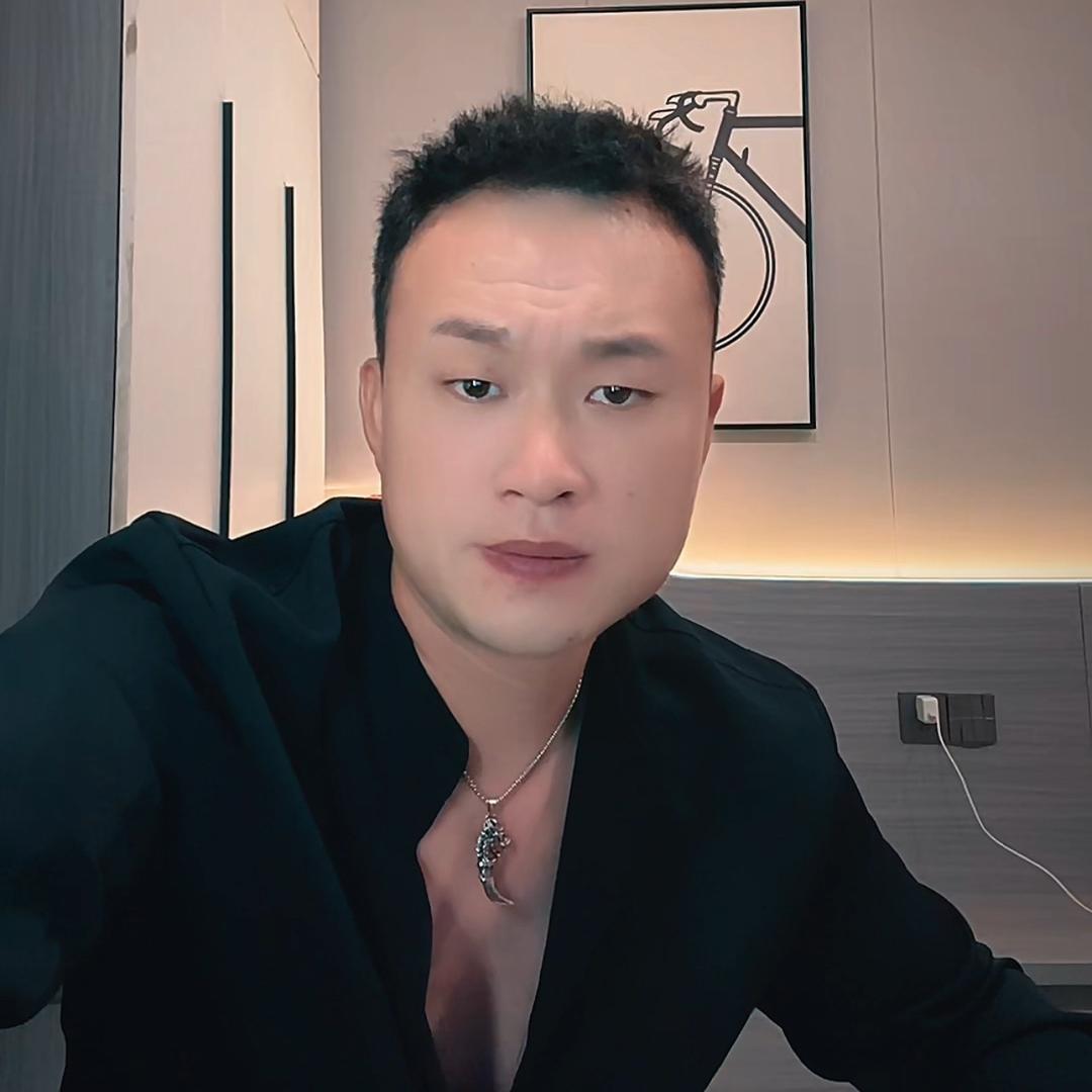 阿奎（向光前行）