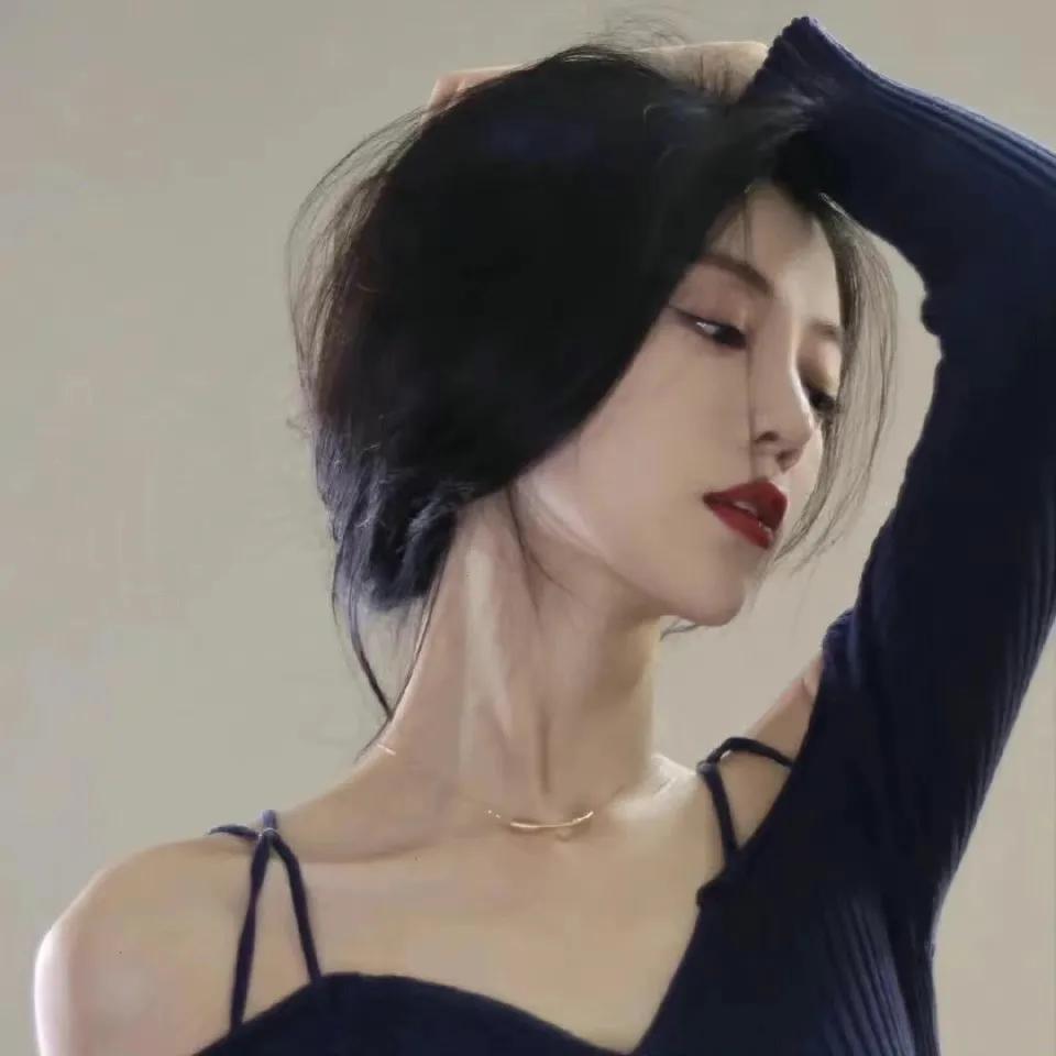 眼眸，透出一丝温柔