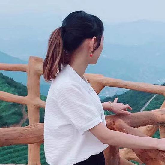 靓亮时尚鞋服