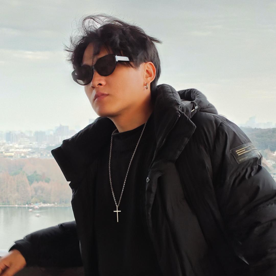 温稳行头像