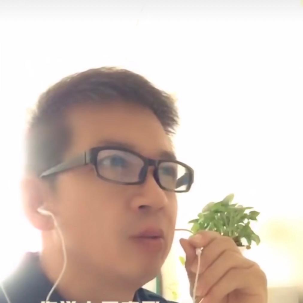 W 蓝天白云