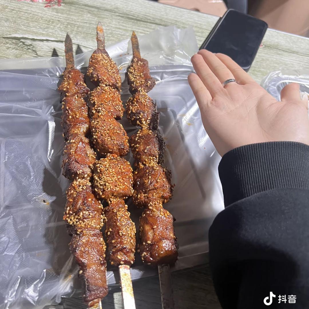 00后东北烧烤