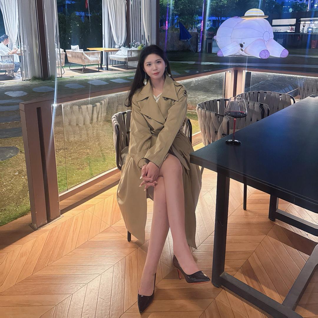 小鹿有个小梨涡