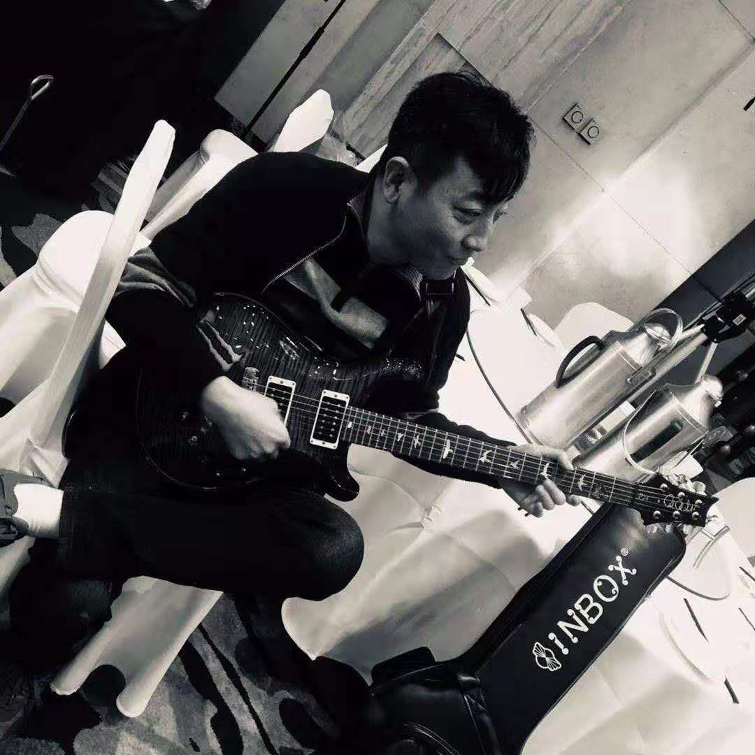 妹子别看我看路