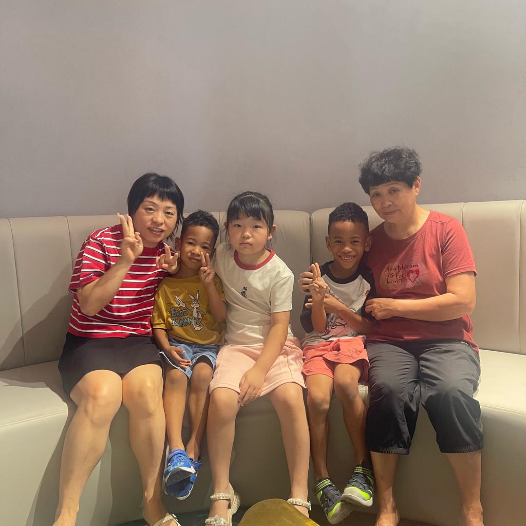 阿娃小姑子（阿娃一家）